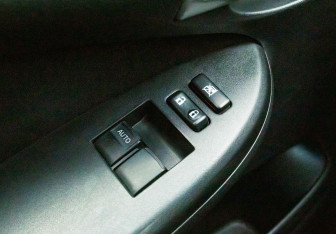 Подержанный автомобиль Toyota Corolla Sedan 2010 года (12 фото)