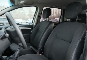 Подержанный автомобиль Nissan Terrano 2015 года (15 фото)