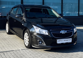 Подержанный автомобиль Chevrolet Cruze Hatchback 2013 года (7 фото)