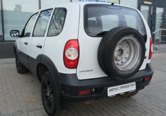 Подержанный автомобиль Chevrolet Niva 2015 года (3 фото)