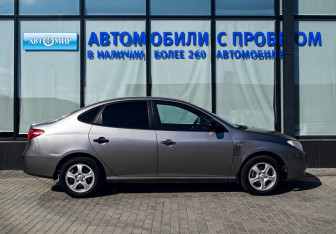 Подержанный автомобиль Hyundai Elantra Sedan 2010 года (6 фото)