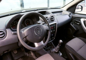 Подержанный автомобиль Renault Duster 2013 года (12 фото)
