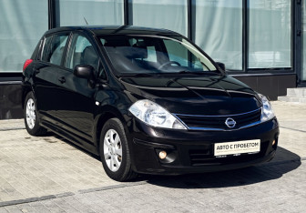 Подержанный автомобиль Nissan Tiida Hatchback 2012 года (7 фото)