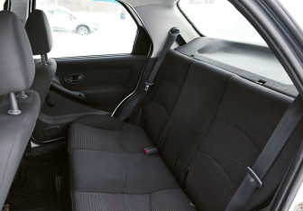 Подержанный автомобиль Fiat Albea 2011 года (17 фото)