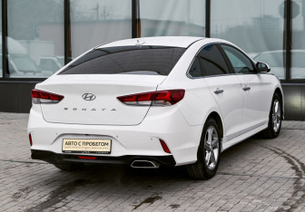 Подержанный автомобиль Hyundai Sonata 2017 года (5 фото)