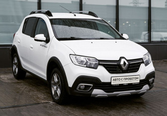 Подержанный автомобиль Renault Sandero 2021 года (7 фото)