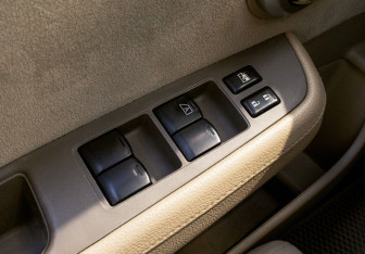 Подержанный автомобиль Nissan Tiida Hatchback 2007 года (11 фото)