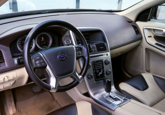 Подержанный автомобиль Volvo XC60 2012 года (16 фото)