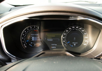 Подержанный автомобиль Ford Mondeo Sedan 2015 года (9 фото)