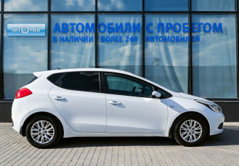 Подержанный автомобиль Kia Ceed Hatchback 2012 года (5 фото)