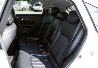 Подержанный автомобиль Infiniti EX 2011 года (21 фото)