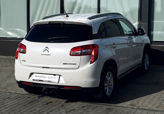 Подержанный автомобиль Citroen C4 Aircross 2012 года (5 фото)