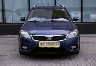 Подержанный автомобиль Kia Ceed Wagon 2011 года (8 фото)