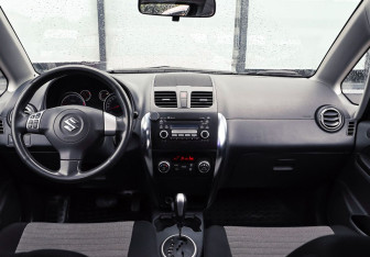 Подержанный автомобиль Suzuki SX4 Hatchback 2010 года (11 фото)
