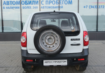Подержанный автомобиль Chevrolet Niva 2015 года (4 фото)