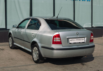 Подержанный автомобиль Skoda Octavia Liftback 2010 года (3 фото)