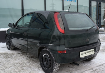 Подержанный автомобиль Opel Corsa 2000 года (3 фото)