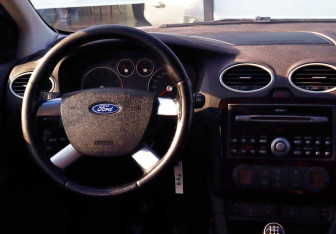 Подержанный автомобиль Ford Focus Sedan 2006 года (18 фото)
