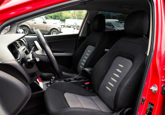 Подержанный автомобиль Kia Ceed Hatchback 2014 года (16 фото)