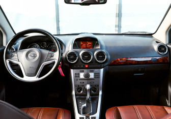 Подержанный автомобиль Opel Antara 2013 года (19 фото)