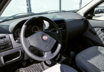 Подержанный автомобиль Fiat Albea 2011 года (12 фото)