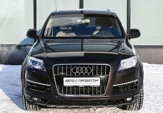 Подержанный автомобиль Audi Q7 2010 года (8 фото)