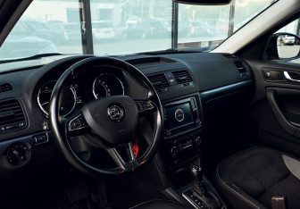 Подержанный автомобиль Skoda Yeti 2017 года (18 фото)