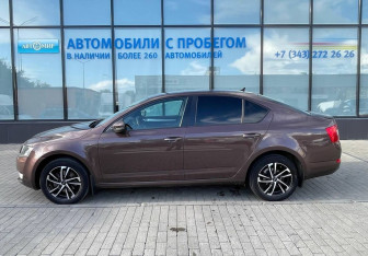Подержанный автомобиль Skoda Octavia Liftback 2017 года (2 фото)