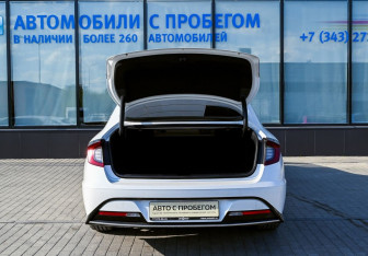 Подержанный автомобиль Hyundai Sonata 2023 года (21 фото)