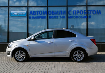 Подержанный автомобиль Chevrolet Aveo Sedan 2012 года (2 фото)