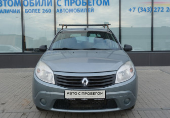 Подержанный автомобиль Renault Sandero 2010 года (8 фото)