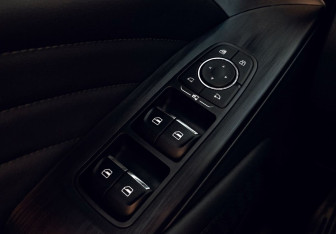 Подержанный автомобиль Haval F7 2025 года (14 фото)