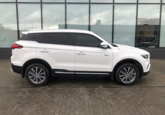 Подержанный автомобиль Geely Atlas Pro 2022 года (6 фото)