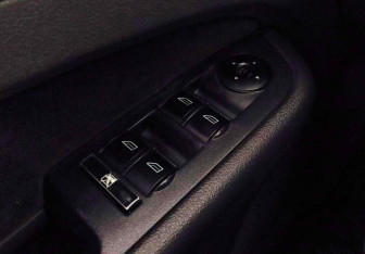 Подержанный автомобиль Ford Focus Hatchback 2005 года (13 фото)