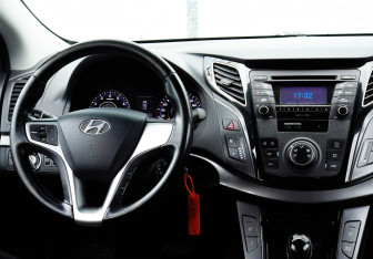 Подержанный автомобиль Hyundai i40 Sedan 2014 года (18 фото)