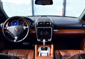 Подержанный автомобиль Porsche Cayenne 2007 года (28 фото)
