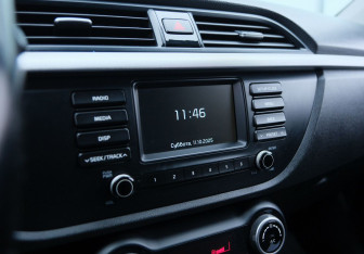 Подержанный автомобиль Kia Rio Sedan 2017 года (14 фото)