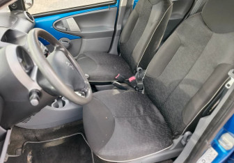 Подержанный автомобиль Peugeot 107 2009 года (9 фото)