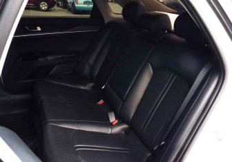 Подержанный автомобиль Kia K5 2021 года (19 фото)
