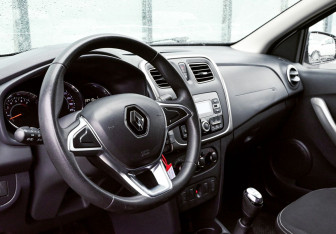Подержанный автомобиль Renault Sandero 2021 года (13 фото)