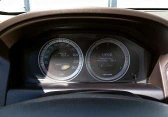 Подержанный автомобиль Volvo XC60 2012 года (11 фото)