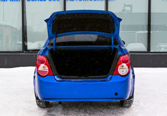 Подержанный автомобиль Chevrolet Aveo Sedan 2012 года (18 фото)