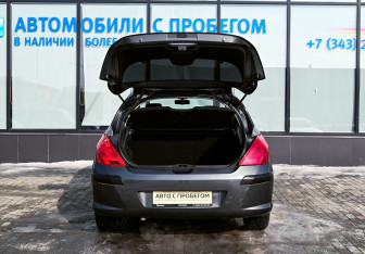 Подержанный автомобиль Peugeot 308 Hatchback 2010 года (18 фото)