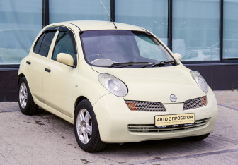 Подержанный автомобиль Nissan March Hatchback 2004 года (8 фото)
