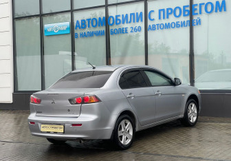 Подержанный автомобиль Mitsubishi Lancer Sedan 2010 года (5 фото)