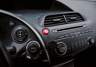 Подержанный автомобиль Honda Civic Hatchback 2007 года (15 фото)