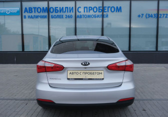 Подержанный автомобиль Kia Cerato Sedan 2013 года (4 фото)
