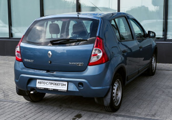 Подержанный автомобиль Renault Sandero 2012 года (5 фото)