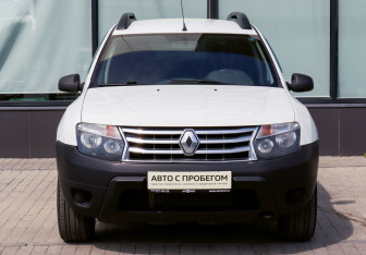 Подержанный автомобиль Renault Duster 2012 года (8 фото)