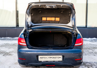 Подержанный автомобиль Peugeot 408 2014 года (18 фото)